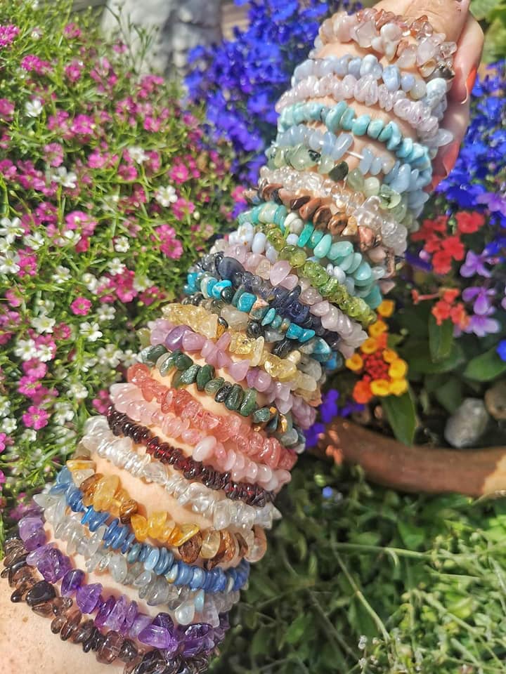 Gemstone chip bracelet discount