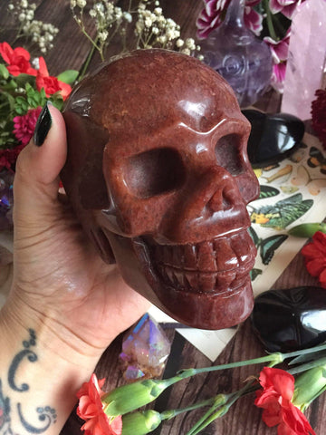 Strawberry quartz skull 1.1kg