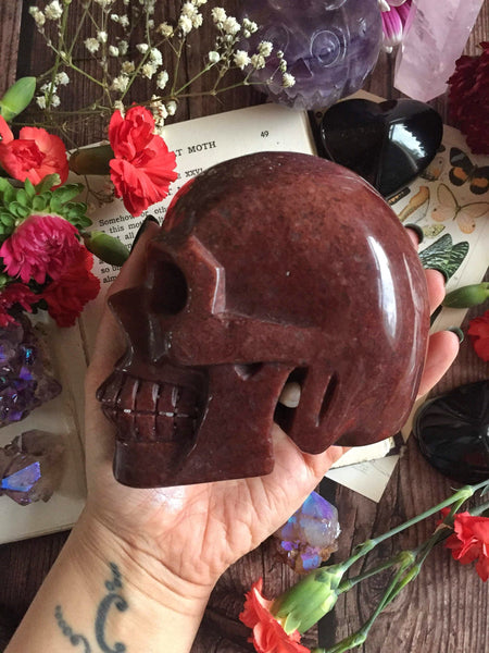 Strawberry quartz skull 1.1kg