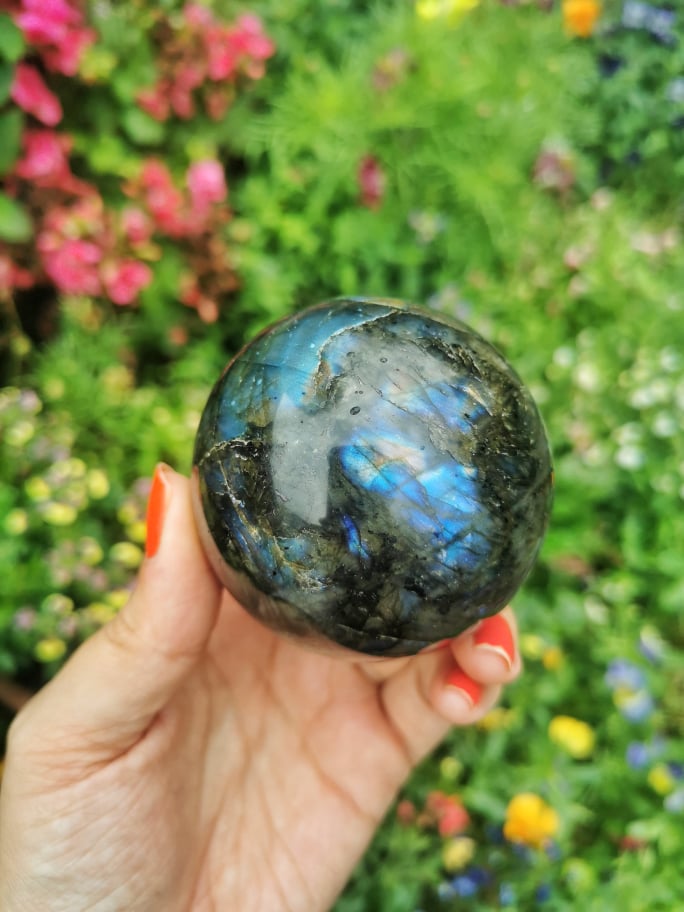 Labradorite sphere 62mm (2)